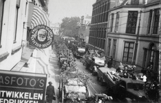 600730 Afbeelding van de intocht van Duitse militairen, in de Wittevrouwenstraat te Utrecht, aan het begin van de ...